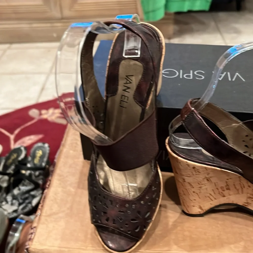 Vaneli Lazer Cut Cork Heel Wedge in Burgundy Patent Sz 7 1/2 M